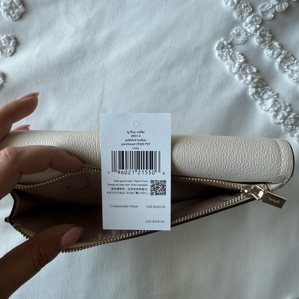 Kate Spade Ivory Wallet - Picture 7 of 7